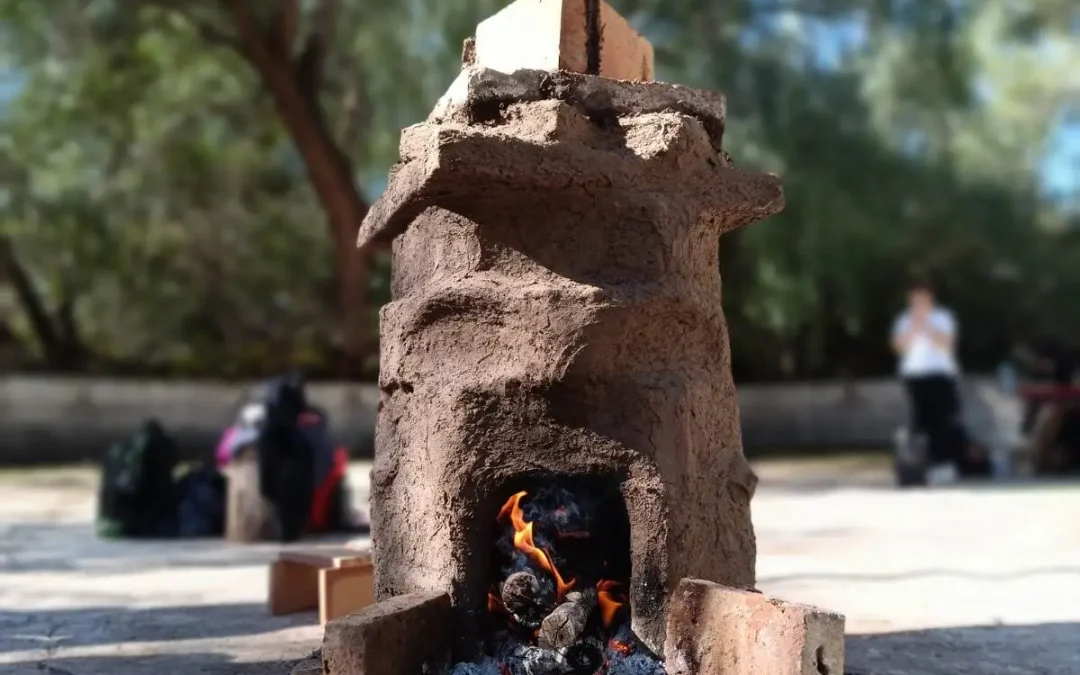 FUEGO Y TIERRA: Horno pequeño a leña.